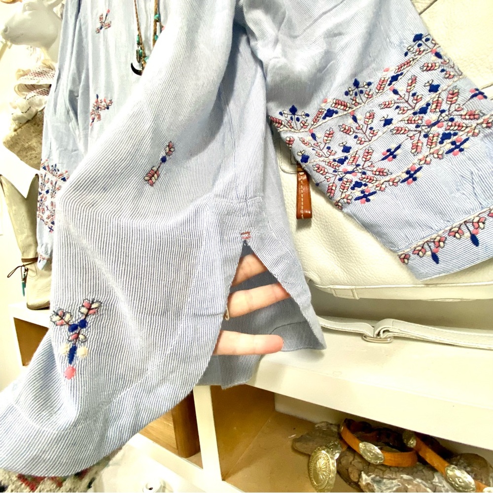 SOLD⭐️Prairie farmhouse boho embroidered tunic blouse/cover up w peasant feel - Picture 11 of 16